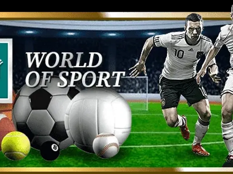 Sân bóng đá với quả bóng